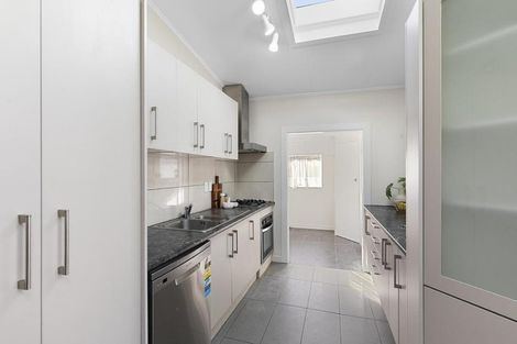 Photo of property in 6b Wai-iti Crescent, Woburn, Lower Hutt, 5010