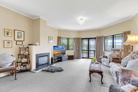Photo of property in 20 Paraekaretu Street, Hunterville, 4730