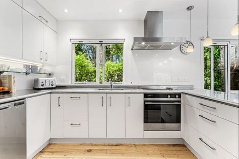 Photo of property in 8 Grand View Road, Leigh, 0985