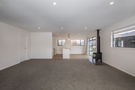 Photo of property in 6 Kapuka Lane, Wanaka, 9305