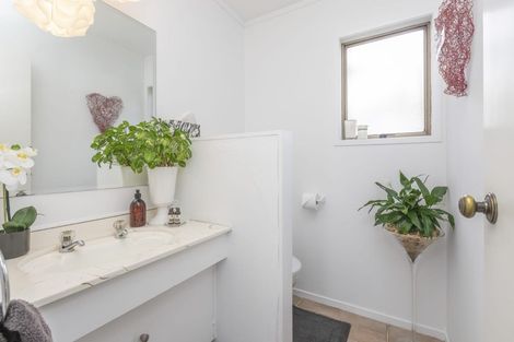 Photo of property in 18 Springwood Place, Mount Eden, Auckland, 1024