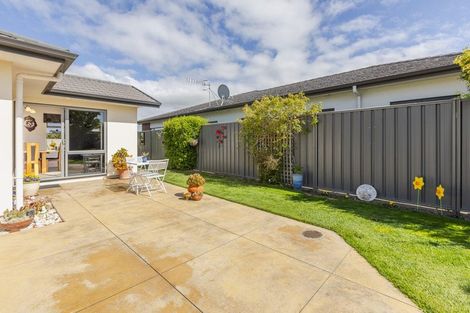 Photo of property in 76 Orotu Drive, Poraiti, Napier, 4112