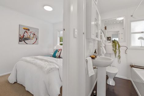 Photo of property in 4/32 Wicklow Road, Narrow Neck, Auckland, 0622