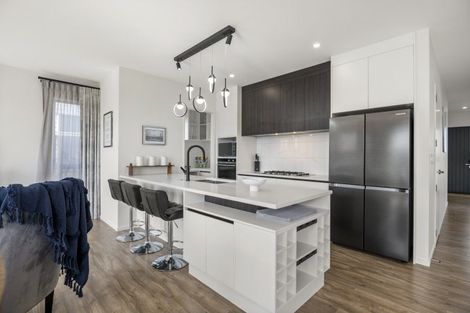 Photo of property in 11 Koiora Road, Clarks Beach, 2122