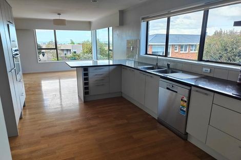 Photo of property in 1/61 Forrest Hill Road, Milford, Auckland, 0620