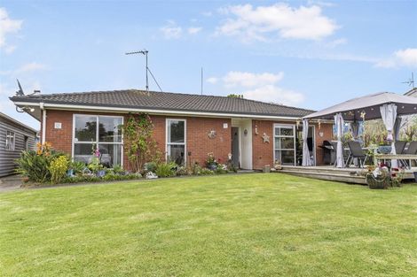 Photo of property in 7 Woodman Place, West Harbour, Auckland, 0618