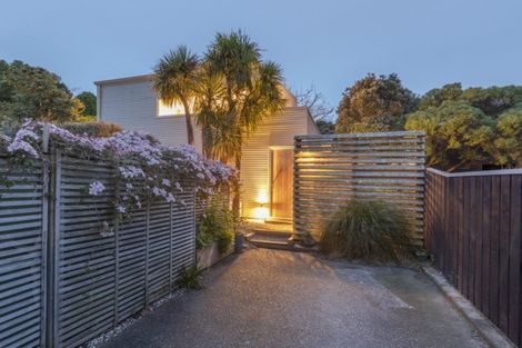 Photo of property in 10a Palm Grove, Berhampore, Wellington, 6023
