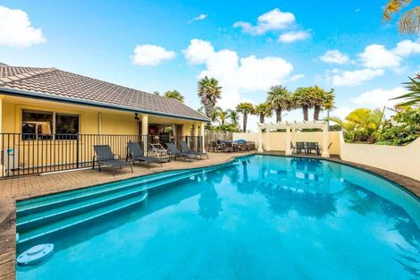 Photo of property in 2 Anaheim Boulevard, Shamrock Park, Auckland, 2016