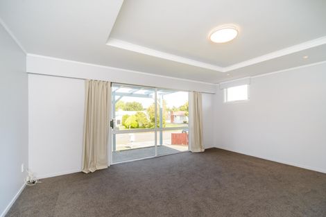 Photo of property in 27 Galway Avenue, Hokowhitu, Palmerston North, 4410