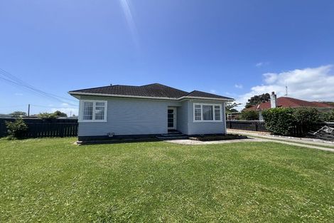 Photo of property in 30 Kings Drive, Levin, 5510