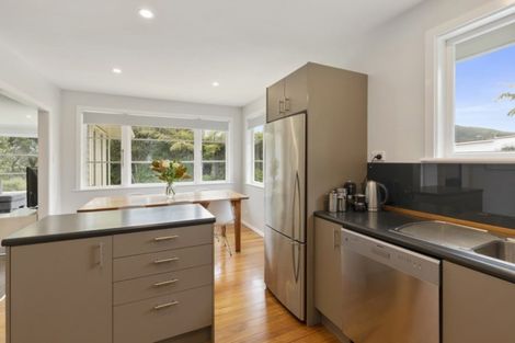 Photo of property in 46 Poto Road, Normandale, Lower Hutt, 5010