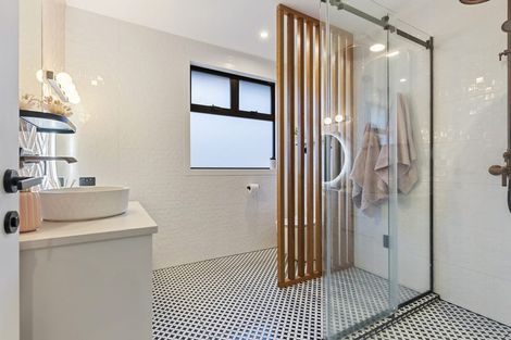 Photo of property in 172 Bleakhouse Road, Mellons Bay, Auckland, 2014