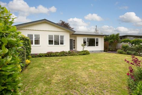 Photo of property in 3 Chamberlain Street, Dannevirke, 4930