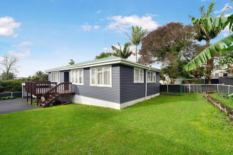 Photo of property in 2/7 Mcleod Road, Henderson, Auckland, 0612