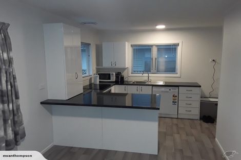 Photo of property in 2 Hereford Street, Te Atatu Peninsula, Auckland, 0610