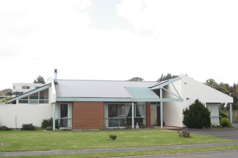 Photo of property in 17 Norfolk Drive, Otamatea, Whanganui, 4500