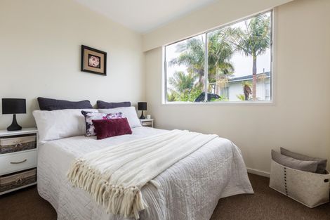 Photo of property in 2/200 Chivalry Road, Glenfield, Auckland, 0629