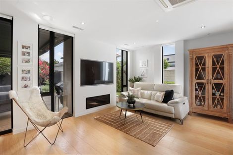 Photo of property in 18 Roa Road, Fendalton, Christchurch, 8041