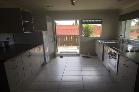 Photo of property in 2/34 Butterworth Drive, Glendene, Auckland, 0602