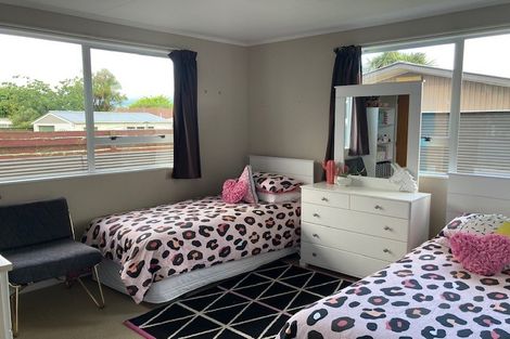 Photo of property in 15 Palliser Place, Milson, Palmerston North, 4414