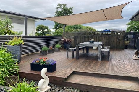 Photo of property in 15 Palliser Place, Milson, Palmerston North, 4414