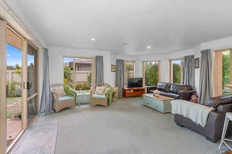 Photo of property in 18 Elmslie Grove, Halswell, Christchurch, 8025