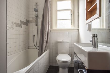 Photo of property in Ionian Flats, 123-125 Brougham Street, Mount Victoria, Wellington, 6011