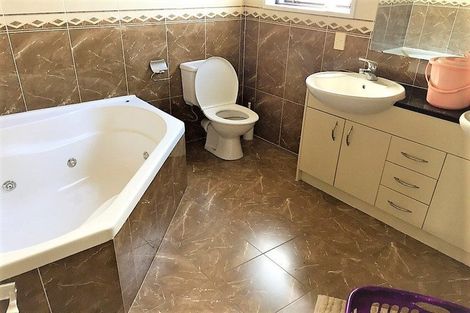 Photo of property in 114 Pitt Avenue, Clendon Park, Auckland, 2103