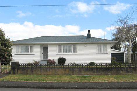 Photo of property in 11 Sutton Crescent, Papakura, 2110
