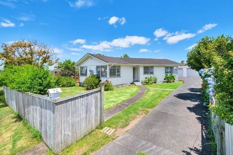 Photo of property in 13 Harmel Road, Glendene, Auckland, 0602