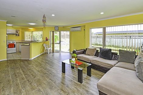 Photo of property in 3/8 Saints Court, Manurewa, Auckland, 2102