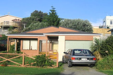 Photo of property in 16 Falla Street, Paraparaumu Beach, Paraparaumu, 5032