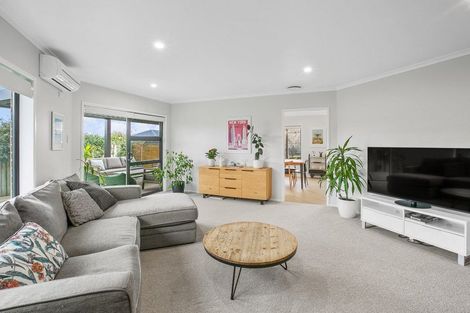 Photo of property in 11 Montrose Place, Highlands Park, New Plymouth, 4312