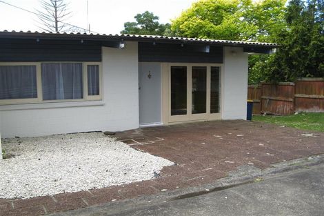 Photo of property in 2/135 Glenfield Road, Hillcrest, Auckland, 0626