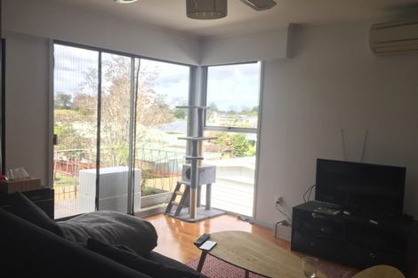 Photo of property in 19 Finlow Drive, Te Atatu South, Auckland, 0610