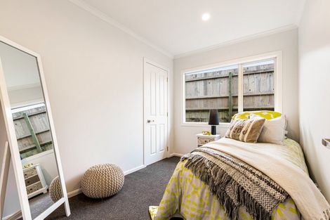 Photo of property in 1/920 East Coast Road, Northcross, Auckland, 0630