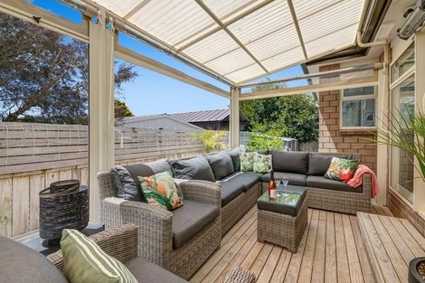 Photo of property in 8 Waitaha Close, Orewa, 0931