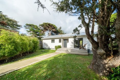 Photo of property in 21a Dorset Grove, Cannons Creek, Porirua, 5024