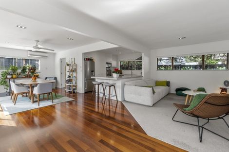 Photo of property in 13 James Evans Drive, Northcote, Auckland, 0627