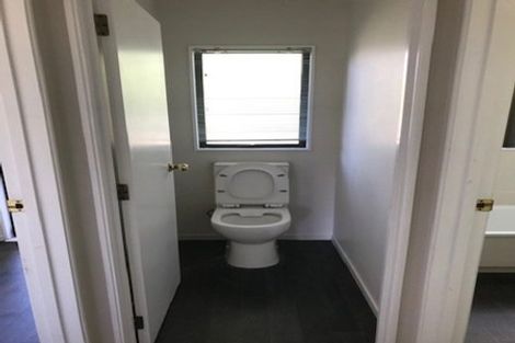 Photo of property in 5 San Bernadino Drive, Henderson, Auckland, 0612