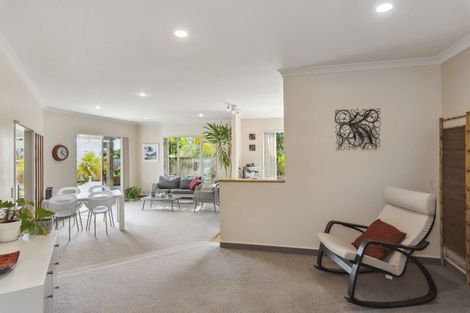 Photo of property in 43 Quadrant Heights, Paraparaumu, 5032