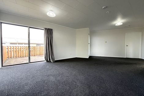 Photo of property in 28 Larissa Avenue, Henderson, Auckland, 0610