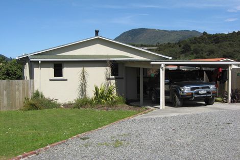 Photo of property in 104b Hampden Street, Picton, 7220