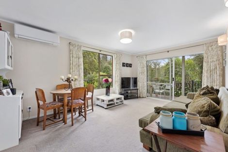 Photo of property in 2/5 Taunton Way, Pinehaven, Upper Hutt, 5019