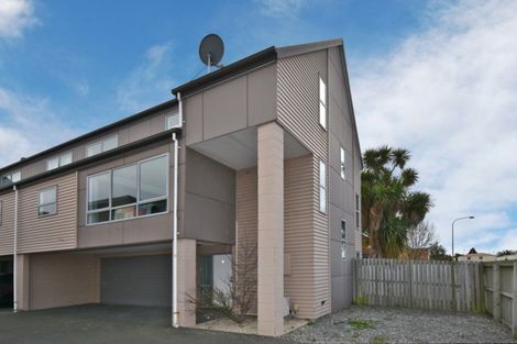 Photo of property in 8 Broadbent Street, Riccarton, Christchurch, 8041