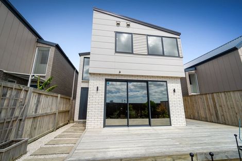 Photo of property in 11 Sunnyheights Road, Orewa, 0931