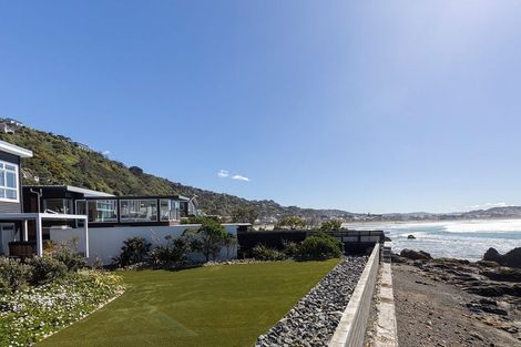 Photo of property in 277 Queens Drive, Lyall Bay, Wellington, 6022