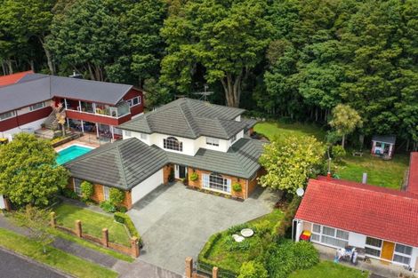 Photo of property in 25 Walpole Avenue, Hillpark, Auckland, 2102