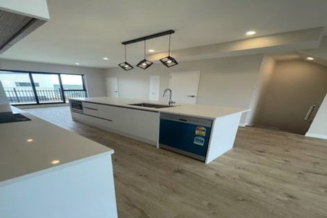 Photo of property in 2/58 Te Atatu Road, Te Atatu South, Auckland, 0610