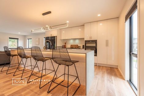 Photo of property in 2 Nikau Lane, Timberlea, Upper Hutt, 5018